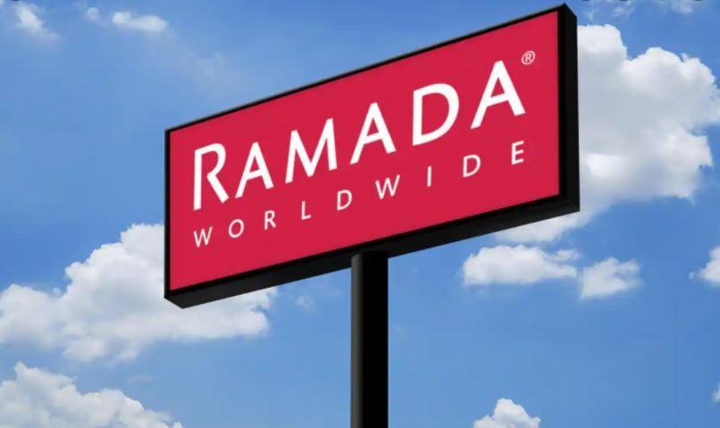 Hotel Ramada By Wyndham Butte Exterior foto